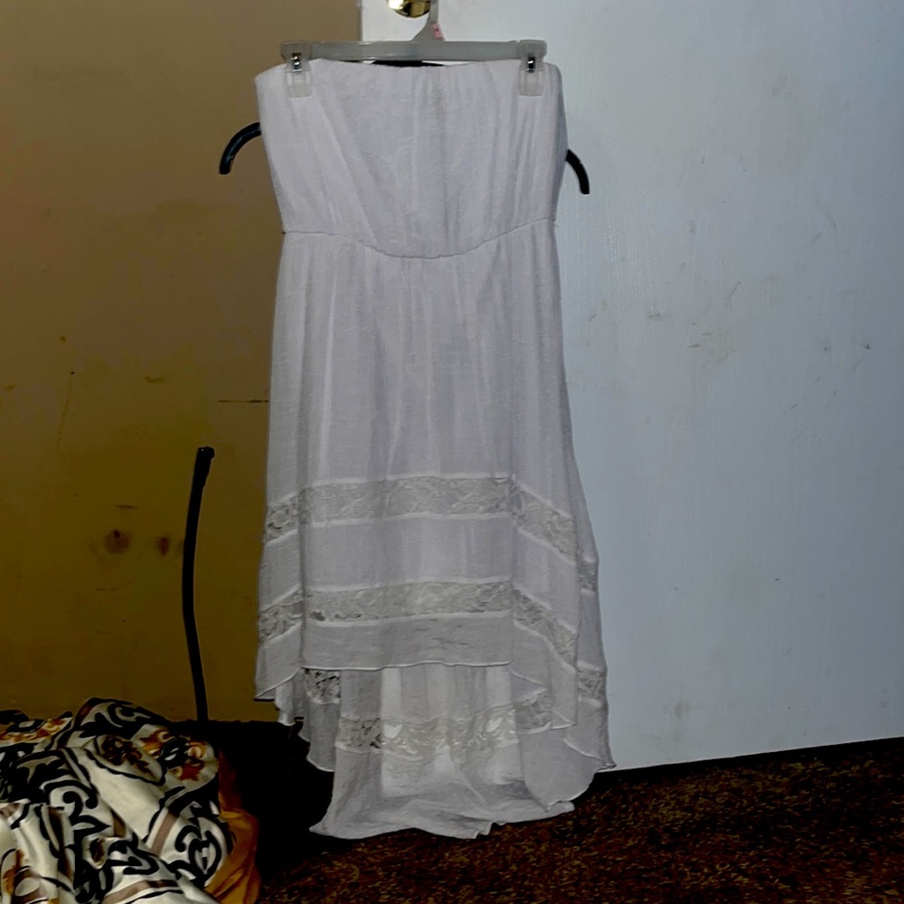 SLEEVELESS WHITE DRESS
